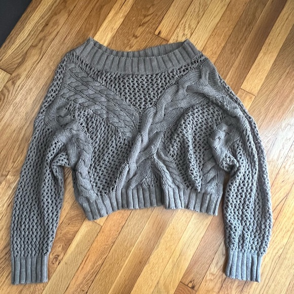 LIKE NEW Express womens cropped cable knit sweater. Brown - size large - Picture 2 of 3